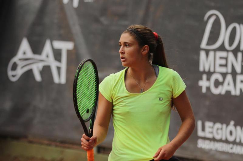 Julia Riera acumula cuatro triunfos esta semana y sin perder sets