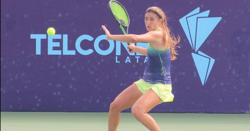Julia Riera avanza en dos frentes- este martes ganó en singles y en dobles 