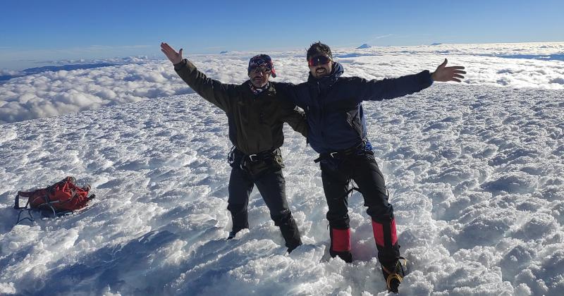 Coronaron el Chimborazo- Raimundo Nus en la cima junto a Pedro Iñiguez