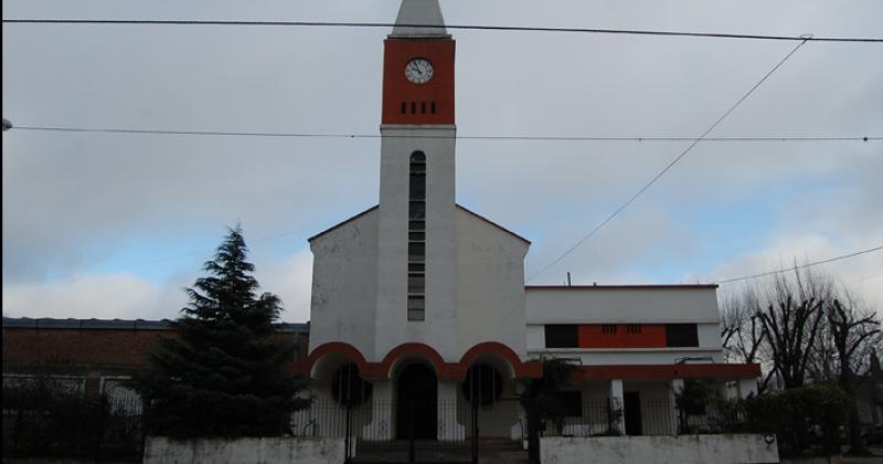 En el marco del tiempo de preparación cada día se celebra misa en el templo de Avenida Vélez Sarfield y Maipú