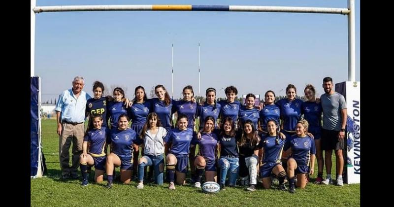 El plantel juvenil de Gimnasia que logró el primer puesto luego de vencer a Los Caranchos y Casilda