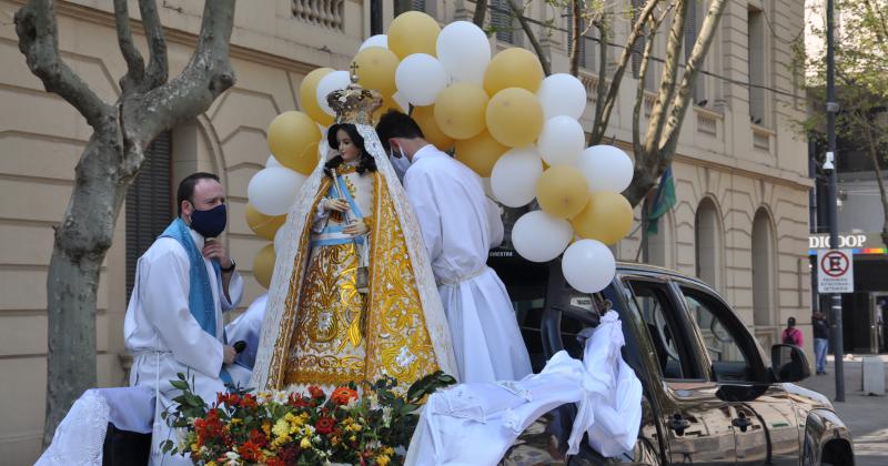 La imagen de la Virgen recorrer las calles de la ciudad