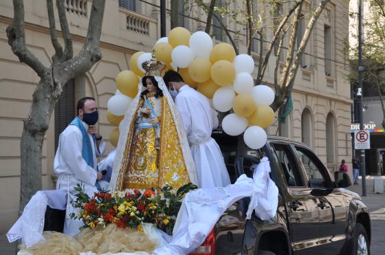 La imagen de la Virgen recorrer las calles de la ciudad