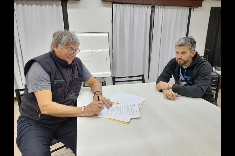 Ricardo Molinari y Gustavo Ciuffo firmaron el acuerdo en la APB