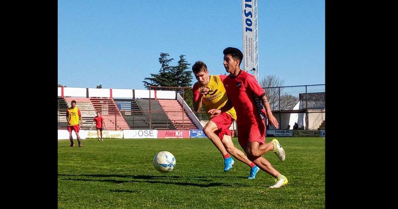 Charla autocrítica y nuevos cambios en Douglas para jugar ante Sarmiento