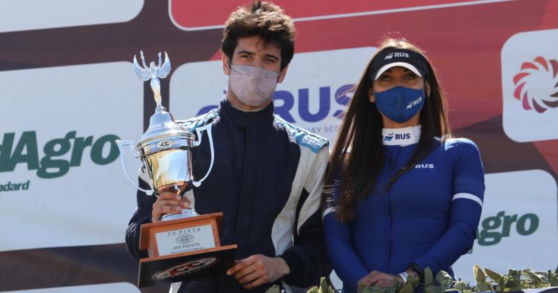 José Rasuk en el podio en el autódromo Rosendo Hernndez de San Luis