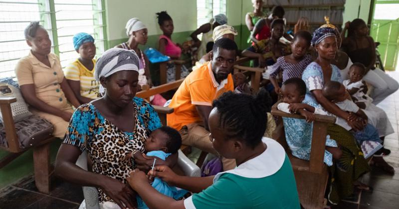 Vacunación en la clínica Breman-Amanfopong en Ghana La RTSS es fabricada por el gigante farmacéutico britnico GSK