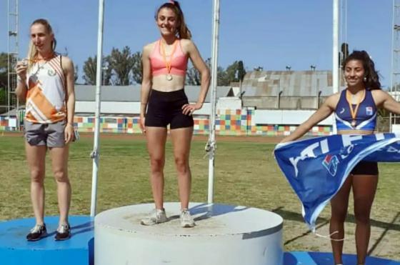 Una imagen que se repite- Lucía Zurdo (en el centro) en el podio de un torneo de nivel nacional 