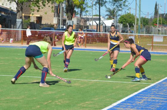 Los planteles femeninos del lobo disputaron ayer sus primeros partidos por el torneo de AHO en la nueva cancha