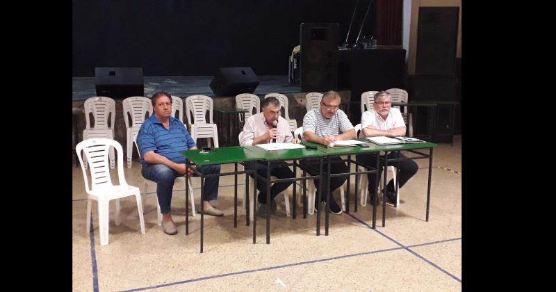 Aníbal Figueiras (vice) Eduardo Bibbó (delegado que presidió la asamblea) Roberto Zucarelli (presidente) y Marcelo Teixidó (tesorero)