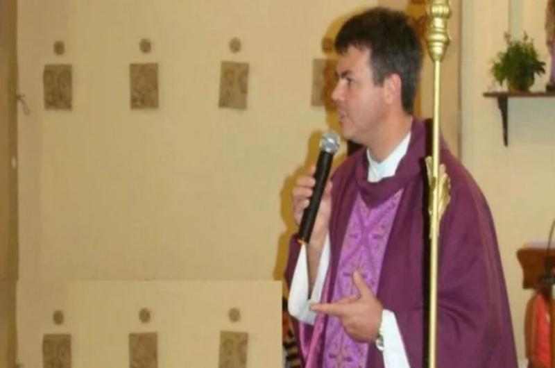 El sacerdote Tulio Mattiusi est suspendido y acusado de presunto abuso sexual a menores 