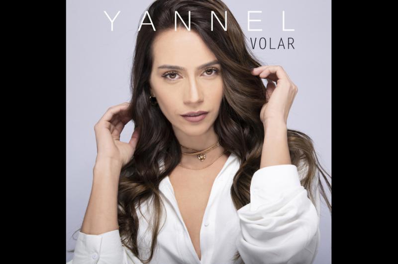 Volar Yannel cantautora compositora e instrumentista est ligada a la música desde los 6 años