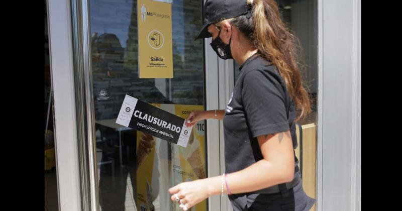Nueve locales de la firma de comidas rpidas McDonalds fueron clausurados hoy en Córdoba