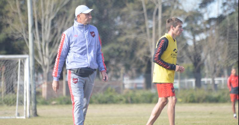 Nasta aguarda que se concreten los refuerzos y planifica la pretemporada