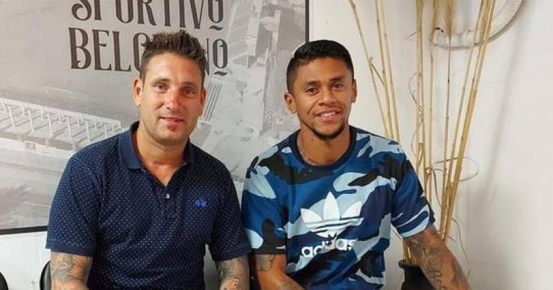Brian Flores junto a Juan Pablo Francia el Director Deportivo de Sportivo Belgrano