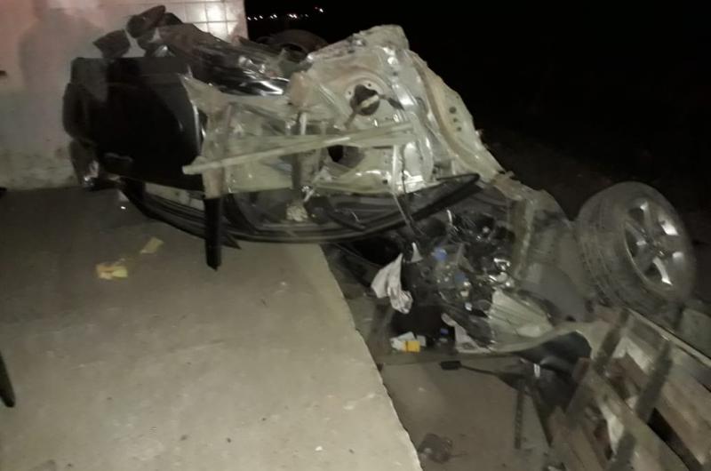 Fue tal grave el accidente que el auto terminó adentro del expeladero de Pinzón 