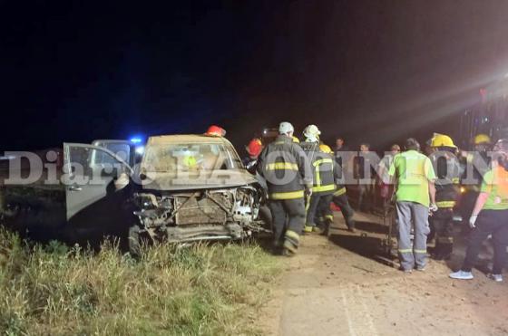 La camioneta Volkswagen Amarok sufrió importantes daños y su conductor terminó ileso