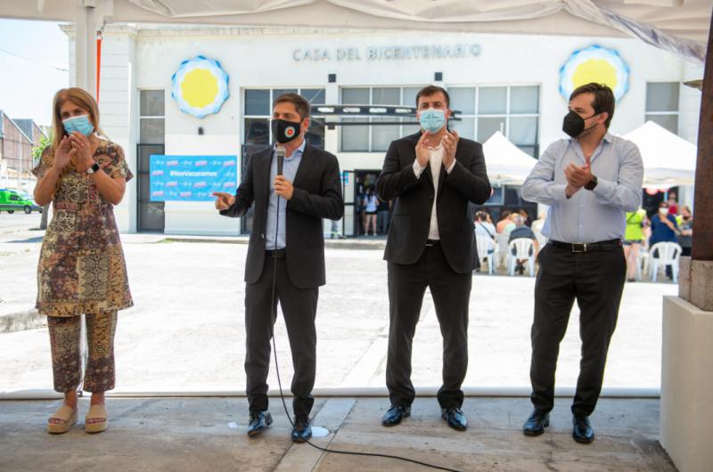 En Avellaneda el mandatario celebró el cumpleaños del inicio de la campaña de vacunación contra el Covid-19