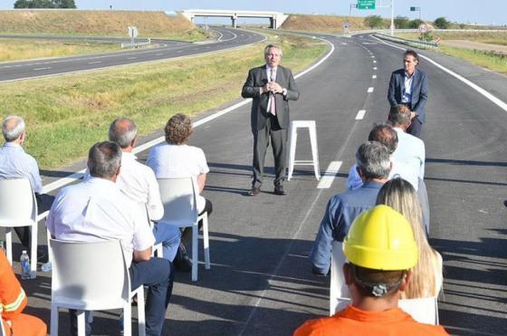 Alberto Fernndez en el tramo de la Autopista Ruta Nacional 8 que se inauguró en San Antonio de Areco