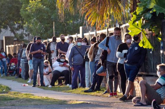 Las colas para la realización del test de coronavirus continúan siendo interminables en todo el país 