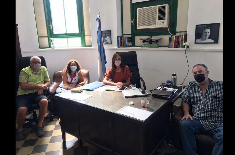 Jorge García y Cintia Fabbri del equipo en Genómica reunidos con Marita Conti y Walter Martínez