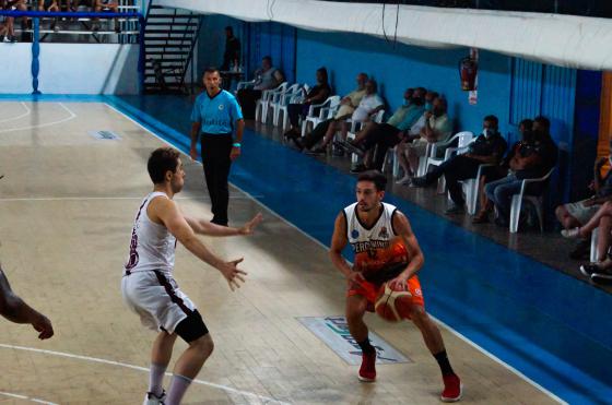 Pergamino Bsquet viene de vencer a Lanús y esta noche jugar en Zrate