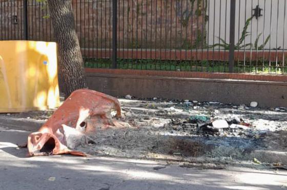 La campana que fue incendiada en esta oportunidad se encontraba en calle 3 de Febrero al 1000