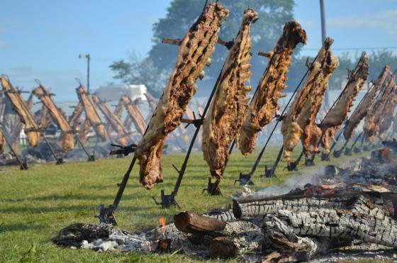 Asado a la estaca La 8ª edición se desarrollar como cada año en la plaza 25 de Mayo de la vecina localidad