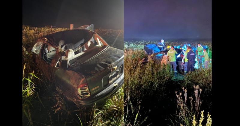 El Chevrolet Corsa terminó destruido luego del despiste y el vuelco 