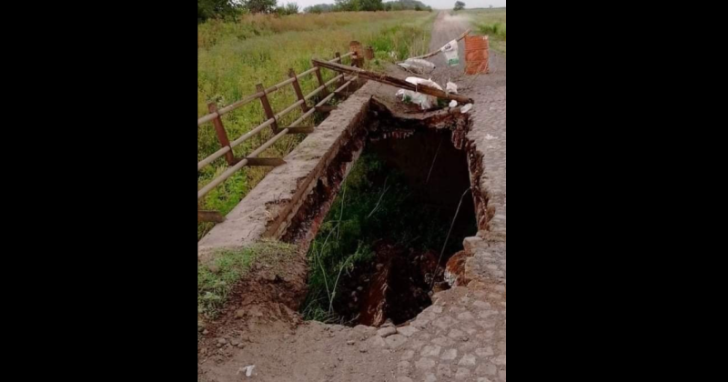 Este puente tiene un trnsito permanente de productores y vecinos de la zona