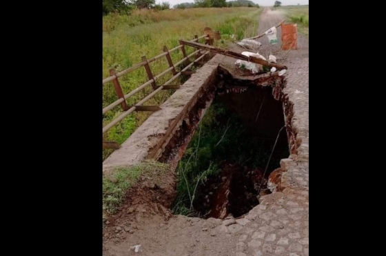 Este puente tiene un trnsito permanente de productores y vecinos de la zona