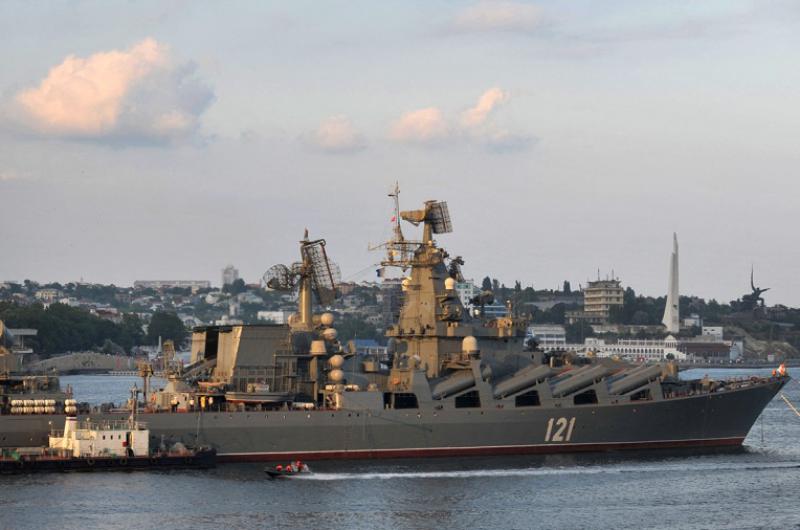 El buque insignia ruso se hundió durante el remolque 