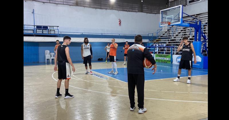 El plantel de Pergamino Bsquet se prepara para los playoffs tras haber finalizado noveno en la Fase Regular