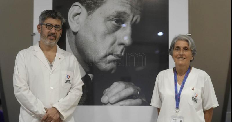 El jefe de Cirugía de la Fundación Favaloro Alejandro Bertolotti y la presidenta de la fundación Liliana Favaloro