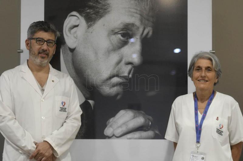 El jefe de Cirugía de la Fundación Favaloro Alejandro Bertolotti y la presidenta de la fundación Liliana Favaloro