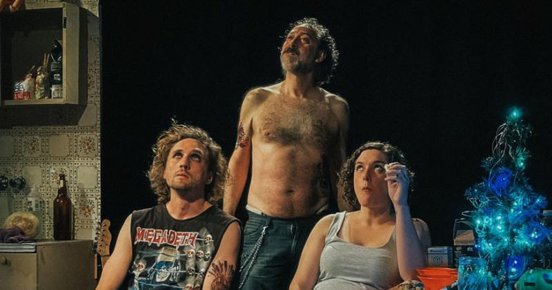 Saltal (centro) comparte escena en Vil Metal con Federico Minervini y Lourdes Cetrngolo