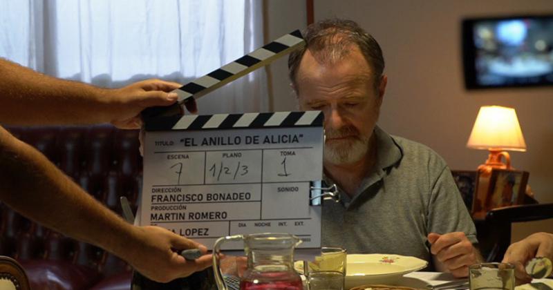 Luis Machín encabeza el elenco en el primer episodio El anillo de Alicia