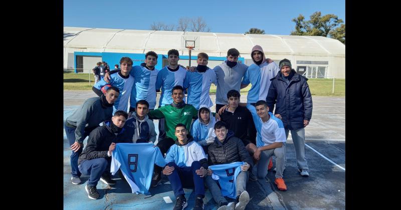 El equipo del Colegio Gianelli que clasificó en handball Sub 18