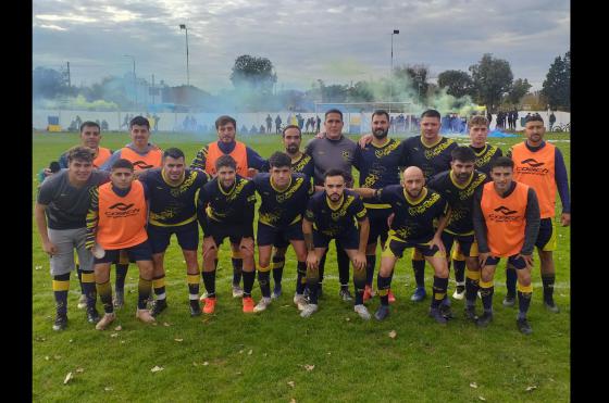 El plantel de Gimnasia y Esgrima que ayer se consagró ganador del Torneo Apertura de manera invicta