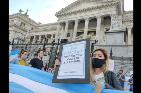 Los tomadores de crédito UVA en una protesta