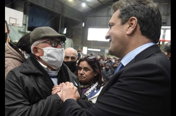 Sergio Massa participó esta tarde de la entrega de dispositivos tecnológicos para jubilados en San Vicente