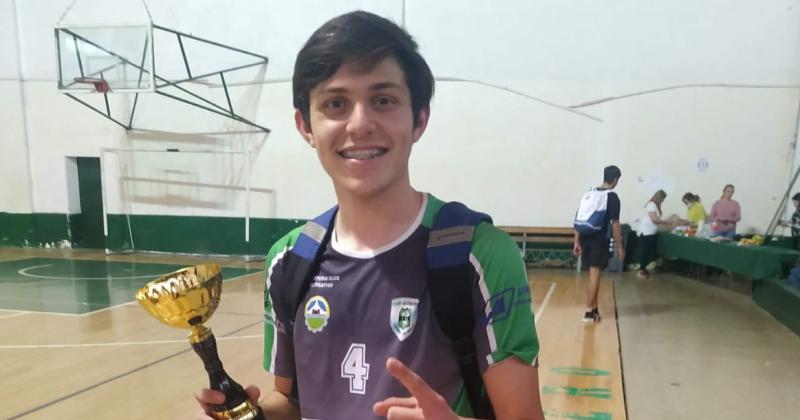 Ivo Shandley disputa el Nacional Sub 16 de voleibol con el seleccionado de Buenos Aires