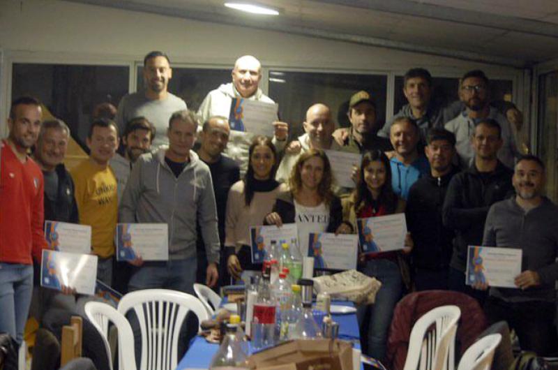 La Asociación Atlética Pergamino agasajó con una cena a los atletas locales que corrieron los 42K en Rosario