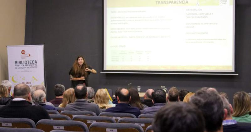 La presentación se llevó a cabo en el auditorio de la Biblioteca Menéndez
