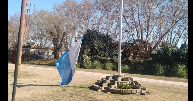 Otra vez los vndalos se estn adueñando de los espacios verdes que tiene nuestra ciudad Hasta cundo