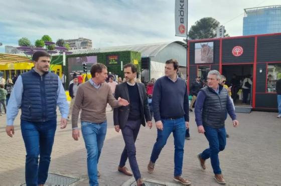 Ezequiel Galli Diego Santilli Pablo Petrecca Mariano Barroso y Javier Martínez en una recorrida por La Rural