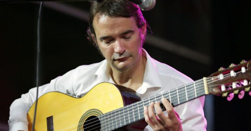 Hernn Navarro viene de presentar su CD Déjà Vu en el Solarino International guitar festival