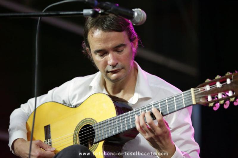 Hernn Navarro viene de presentar su CD Déjà Vu en el Solarino International guitar festival