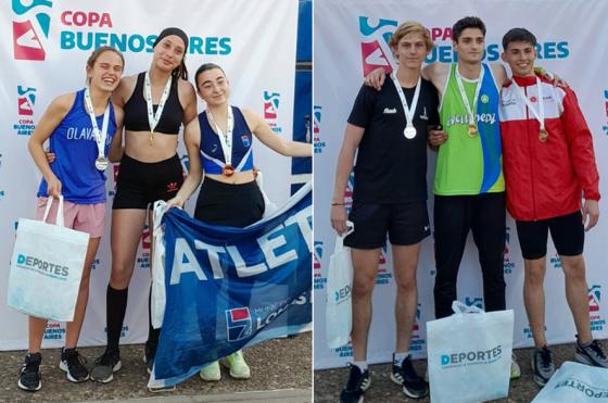 Denise Vega (en el centro) y Juan Flageat (a la izquierda) durante la premiación de los 100 metros llanos