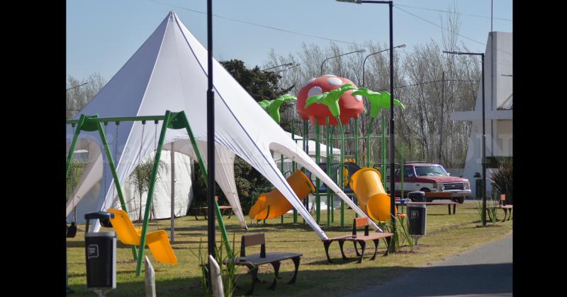 Ayer muchos expositores ultimaban detalles en el armado de los stands